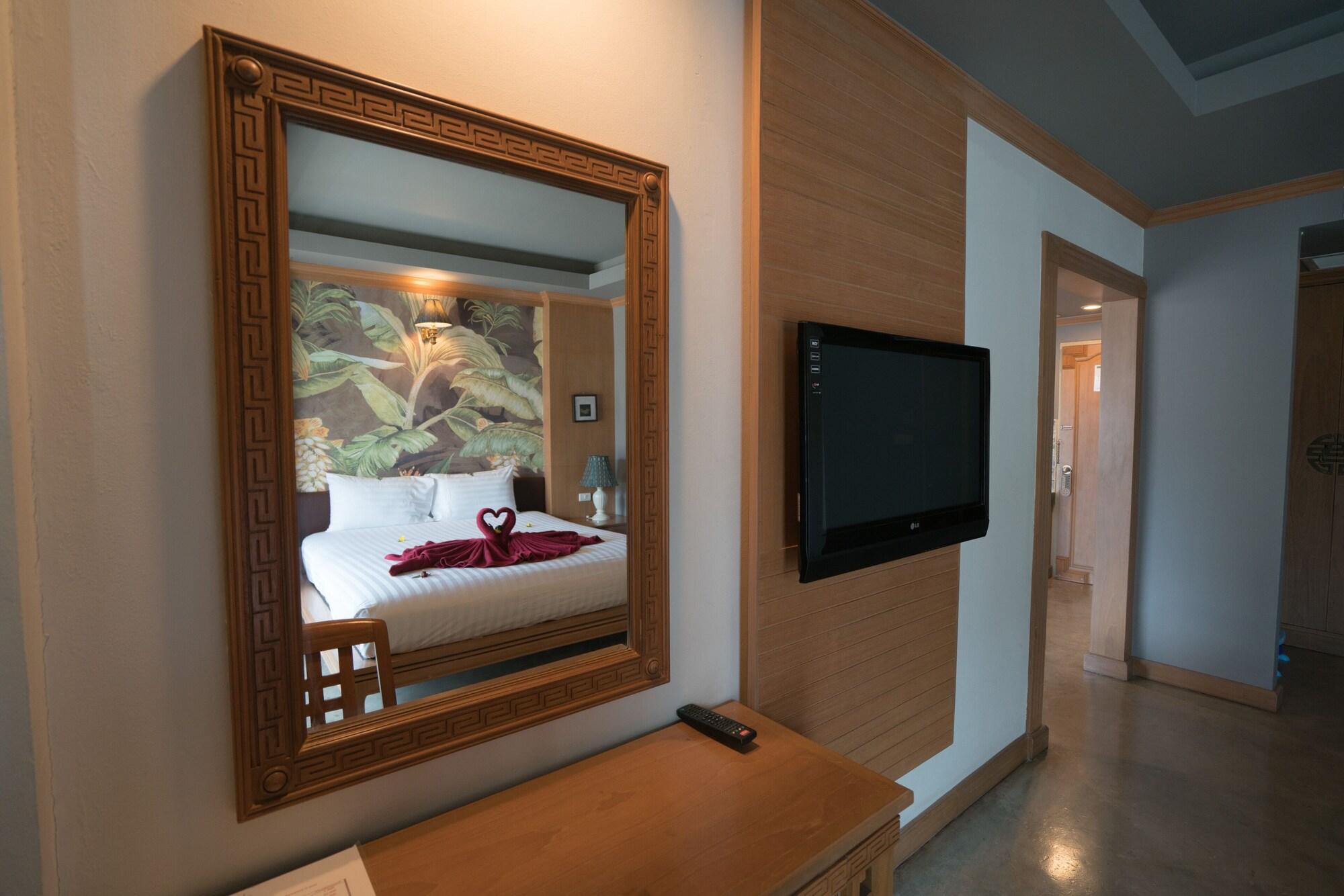 Minatale Phuket Hotel 3*